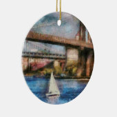 Boat - Zeilen onder de Brooklyn Bridge Keramisch Ornament (Rechts)