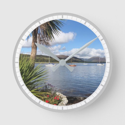 Boats at Port Bannatyne, Isle of Bute, Schotland Ronde Klok (Voorkant)