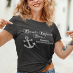 Boats before Bro's Bachelorette Party Cruise T-shirt<br><div class="desc">Dit ontwerp werd gecreeerd door digitale kunst. Het kan worden gepersonaliseerd door de aanpassingsknoop te klikken en de kleur te veranderen, een naam, initialen of uw favoriete woorden toe te voegen. Neem contact met me op colorflowcreations@gmail.com als je dit ontwerp op een ander product wilt gebruiken. Zie meer van mijn...</div>
