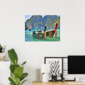 Boats in Maya Bay Poster (Thuiskantoor)