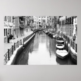 Boats langs een kanaal in de Italiaanse stad Venet Poster