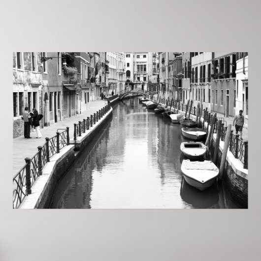 Boats langs een kanaal in de Italiaanse stad Venet Poster (Voorkant)