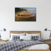 Boats op het meer tussen Kyauktawgyi Paya en Canvas Afdruk (Insitu (Slaapkamer))