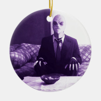 Bob de Alien die tv-versiering bekijkt! Keramisch Ornament