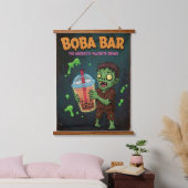 Boba Bar – De favoriete drank van de ondood! Hangend Wandkleed (Slaapkamer)