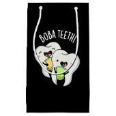Boba Teeth Grappig Boba Tea Pun Donker BG Klein Cadeauzakje (Voorkant)