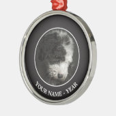 Bobtail puppy portret in studio metalen ornament (Links)