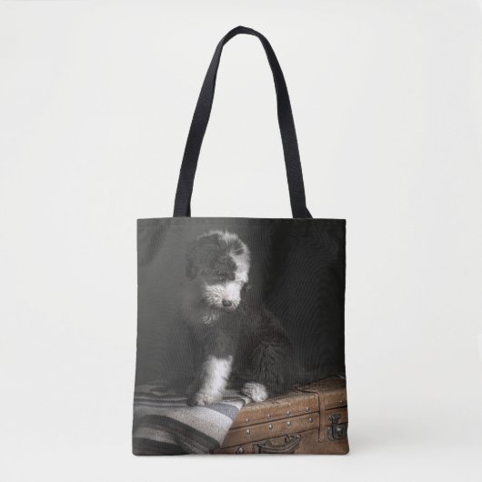 Bobtail puppy portret in studio tote bag (Voorkant)
