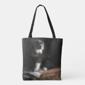 Bobtail puppy portret in studio tote bag (Achterkant)