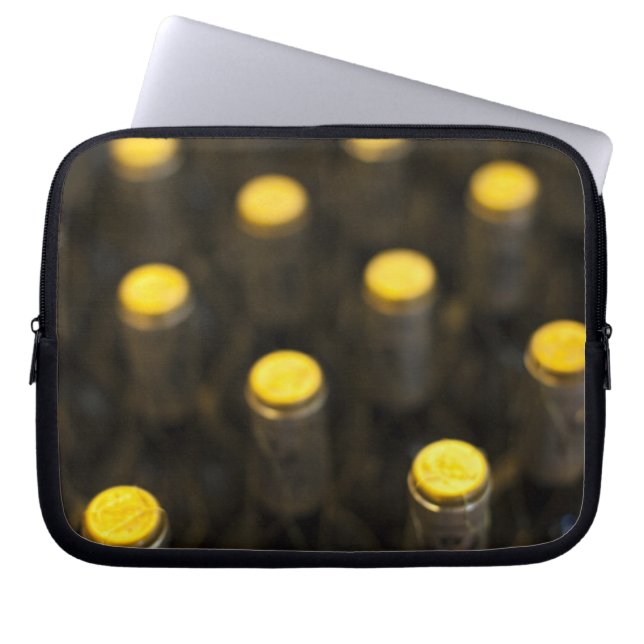 Bodega Marques de Riscal wijnmakerij, flessen wijn Laptop Sleeve (Voorkant)