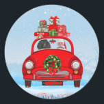 Bodemhond in auto met kerstman ronde sticker<br><div class="desc">De kerstcadeauauto met kerstcadeautjes met een hond is een perfect kerstcadeauidee voor je hondenliefhebber vrienden. Dit is zeker een kerstdecor en cadeauidee voor deze kerst.</div>