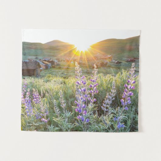 Bodie Ghost Town Lupines bij Sunset Wandkleed (Voorkant (horizontaal))