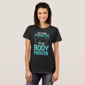 Body Piercer Gun Dermal Piercing Implants Quotes T-shirt (Voorkant volledig)