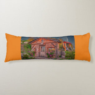 Body Pillow magisch huisje in de ochtendzon Lichaamskussen
