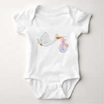 Bodysuit met een schattige baby die ooievaar lever