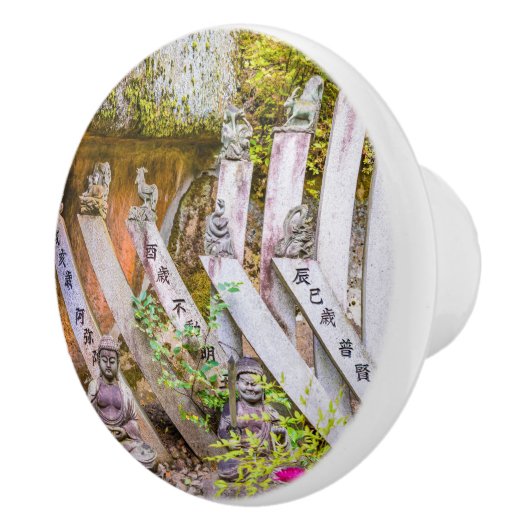 Boeddha-beelden in de tempel Senko-ji Keramische Knop (Rechts)