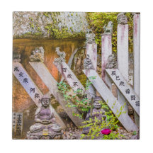 Boeddha-beelden in de tempel Senko-ji