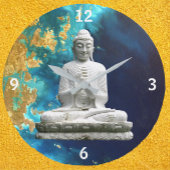 Boeddha bloeit tegen blauwe en goudklok grote klok