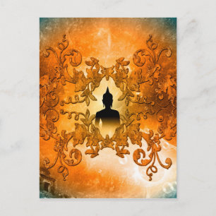 Boeddha in de zonsondergang met gloeiend mystisch briefkaart