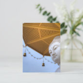 Boeddha-standbeeld in Blue Sky, Umbrella Bells Briefkaart (Staand voorkant)