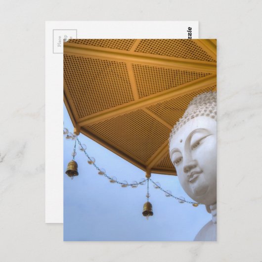 Boeddha-standbeeld in Blue Sky, Umbrella Bells Briefkaart (Voorkant / Achterkant)