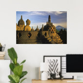 Boeddha Statue, Stupas en Volcano, Borobudur Poster (Thuiskantoor)
