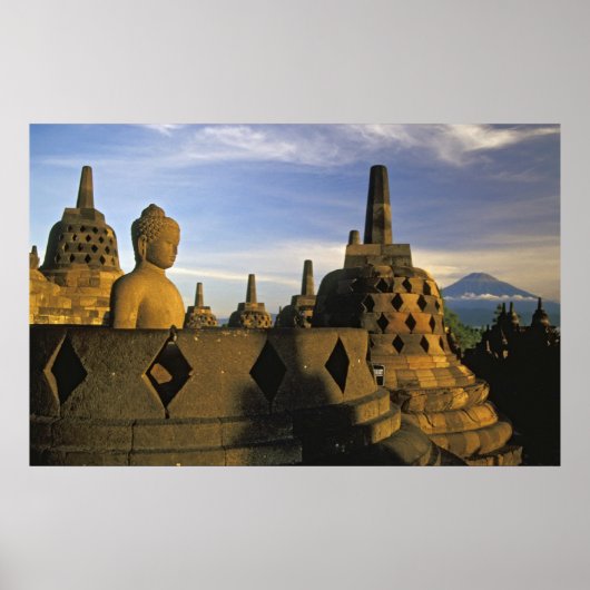 Boeddha Statue, Stupas en Volcano, Borobudur Poster (Voorkant)