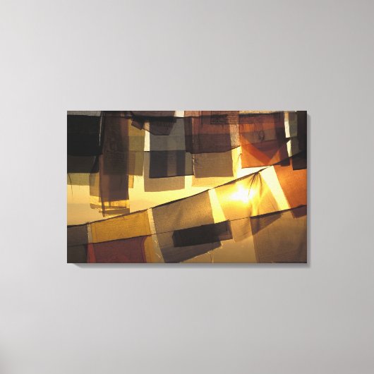 boeddhistisch gebeden vlaggen in de zonsondergang, canvas afdruk (Voorkant)