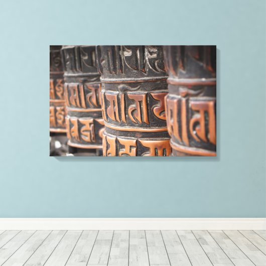 Boeddhistische gebedsmolen canvas print (Insitu (Houten vloer))