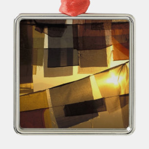 Boeddhistische gebedsvaantjes bij zonsondergang, metalen ornament