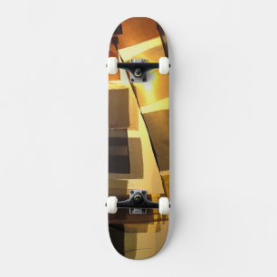 Boeddhistische gebedsvaantjes bij zonsondergang, skateboard