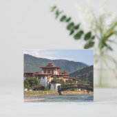 Boeddhistische tempel bij rivier briefkaart (Staand voorkant)