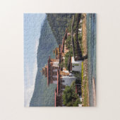 Boeddhistische tempel bij rivier legpuzzel (Verticaal)