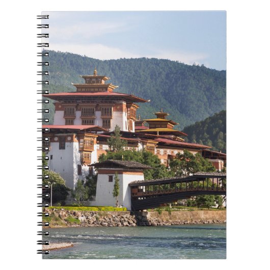 Boeddhistische tempel bij rivier notitieboek (Voorkant)