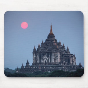 Boeddhistische tempel bij zonsondergang muismat