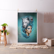 Boeiende vrouw met het hoofd van een majestueuze l
