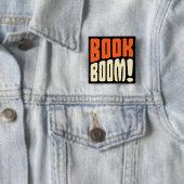 BOEK BOOM! VIERKANTE BUTTON 5,1 CM (In situ)