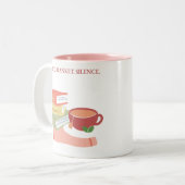 Boek. Deken. Stilte. Tweekleurige Koffiemok (Voorkant links)