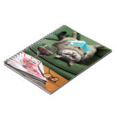 Boek met cat-lezen onderaan notitieboek (Linkerzijde)