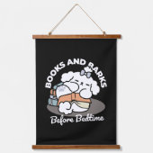 Boeken en blaffen - Schattige Sleepy Dog Reading D Hangend Wandkleed (Voorkant)