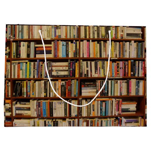Boeken in een bibliotheekpatroon Verpakkend papier Groot Cadeauzakje (Achterkant)