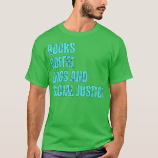 Boeken, koffie, honden en sociale rechtvaardigheid t-shirt