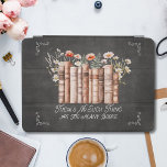 Boeken met bloemen en citaat op zwart schoolbord iPad mini cover<br><div class="desc">Bescherm uw iPad met deze zwarte krijtbord Canvas Print met boeken met bloemen en een doordachte offerte. Ideaal voor boekenliefhebbers,  lezers,  bibliothecarissen,  studenten en leraren,  dit bloemige ontwerp brengt een gezellige bibliotheeksfeer. Geweldig als cadeau voor boekenwurmen die hun liefde voor lezen willen laten zien!</div>