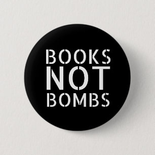Boeken Niet Bommen - Anti-Oorlogsslogan Ronde Button 5,7 Cm