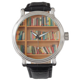 Boeken op boekenplankenachtergrond horloge