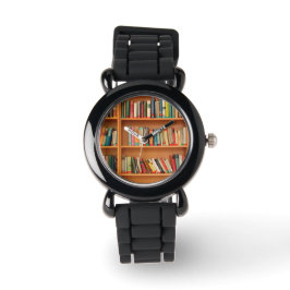 Boeken op boekenplankenachtergrond horloge