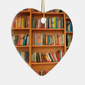 Boeken op boekenplankenachtergrond keramisch ornament (Rechts)