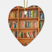 Boeken op boekenplankenachtergrond keramisch ornament (Links)