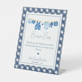 Boeken voor baby in blauwe spijkerstof voor babyfe reclamebord met voetstuk