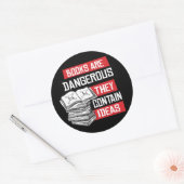 Boeken zijn gevaarlijk omdat ze ideeën bevatten ronde sticker (Envelop)